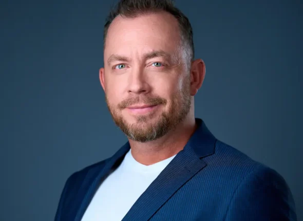 Jamie Kozub Headshot w_Background